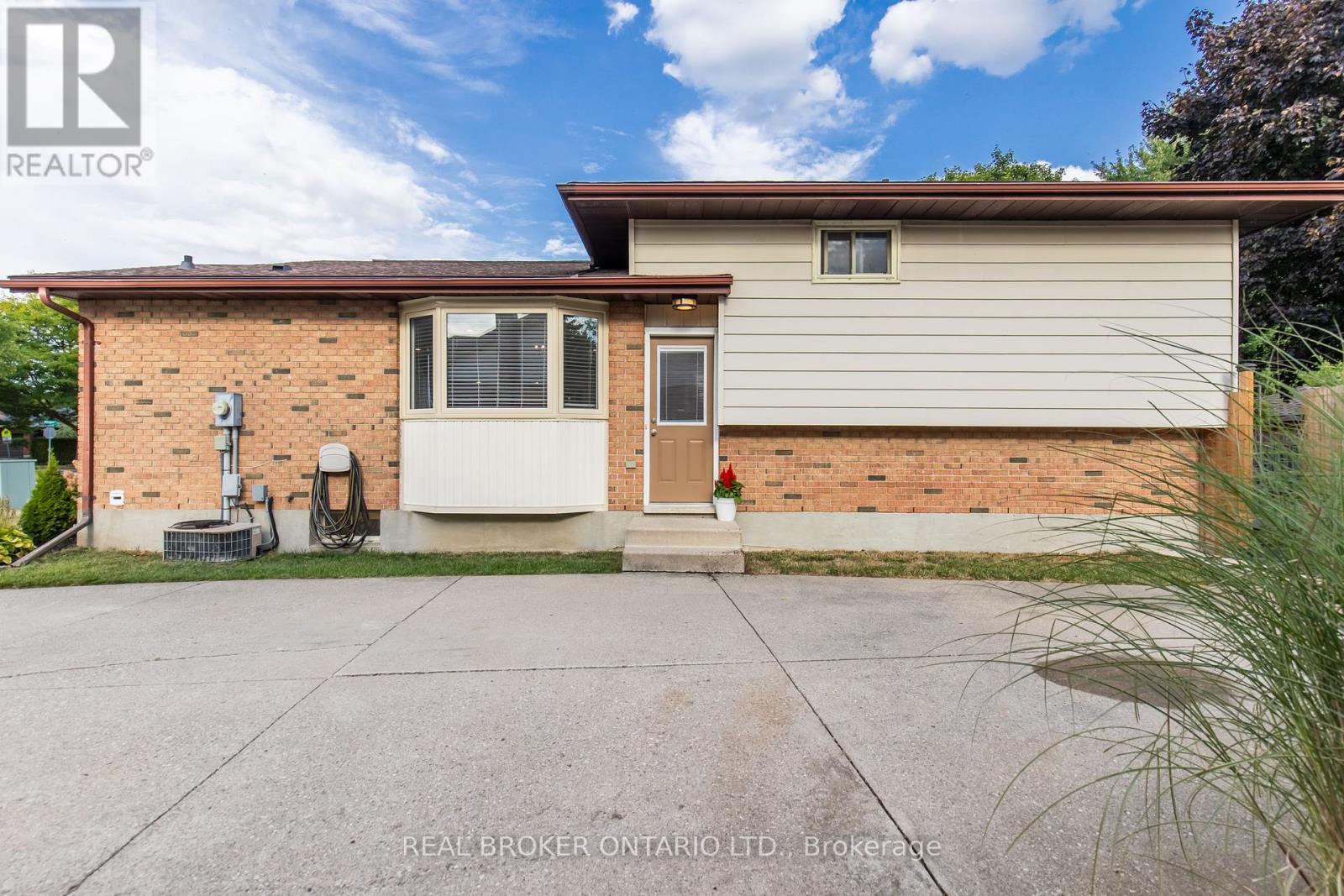 1134 Mohawk Street, Woodstock (Woodstock - North), Ontario  N4T 1A8 - Photo 34 - X12399049