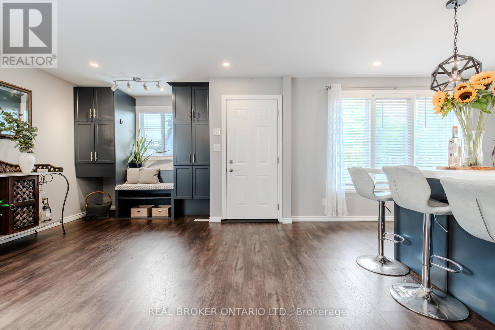 1134 Mohawk Street, Woodstock (Woodstock - North), Ontario  N4T 1A8 - Photo 4 - X12399049