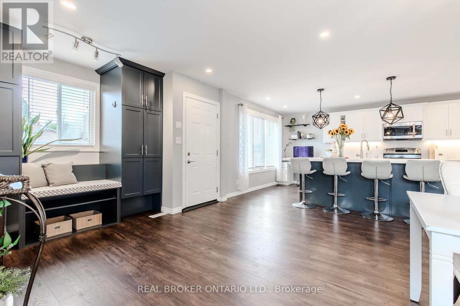 1134 Mohawk Street, Woodstock (Woodstock - North), Ontario  N4T 1A8 - Photo 8 - X12399049