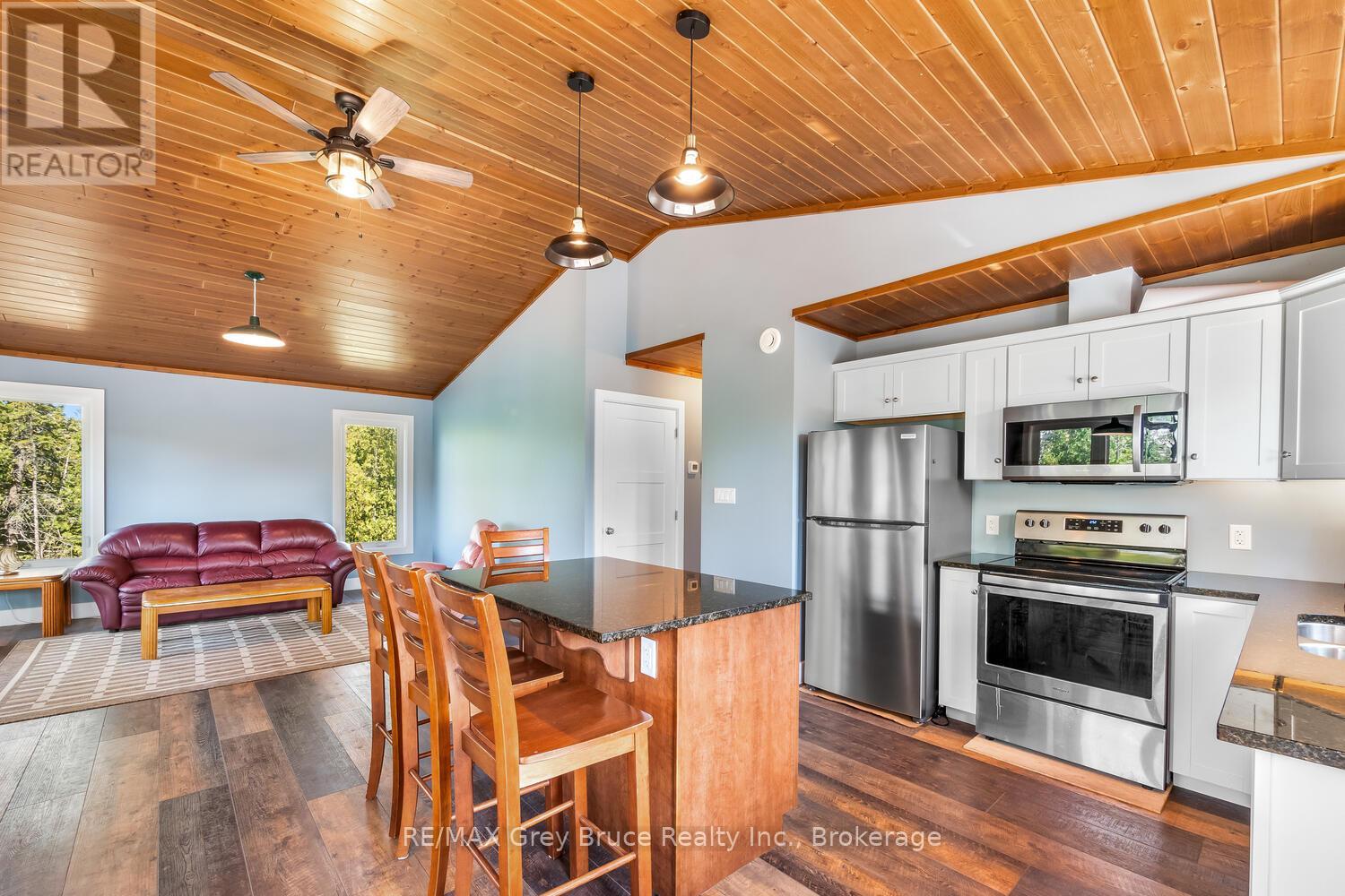 38 Bay Shore Avenue S, Northern Bruce Peninsula, Ontario  N0H 2R0 - Photo 2 - X12399127