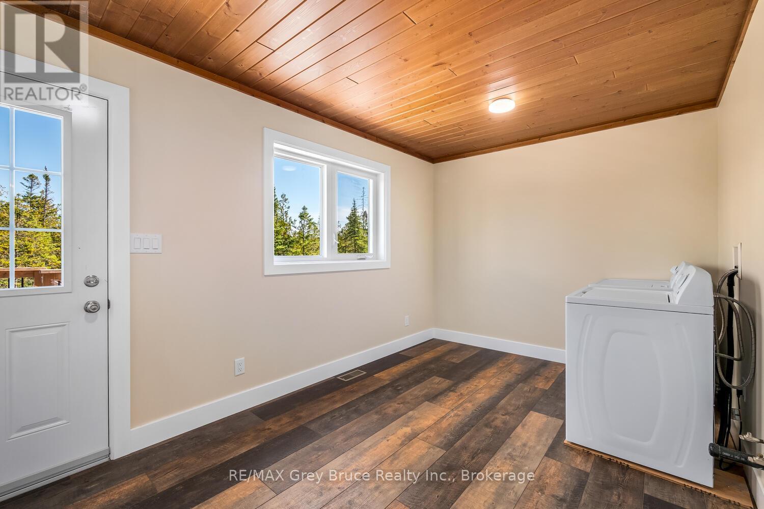38 Bay Shore Avenue S, Northern Bruce Peninsula, Ontario  N0H 2R0 - Photo 31 - X12399127