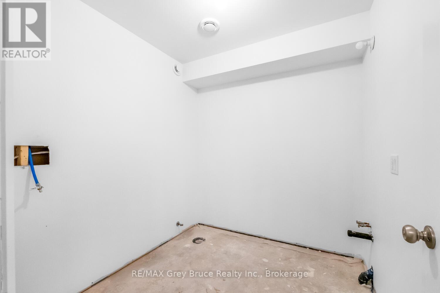 38 Bay Shore Avenue S, Northern Bruce Peninsula, Ontario  N0H 2R0 - Photo 33 - X12399127