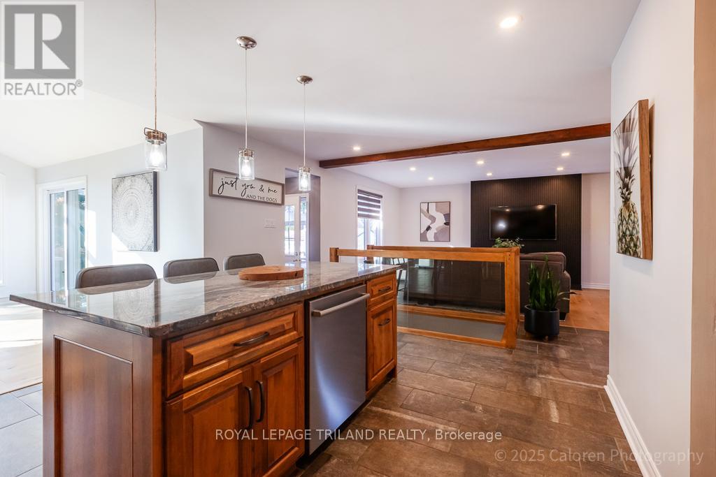 25 Monteith Avenue, Thames Centre, Ontario  N0M 2P0 - Photo 11 - X12399130