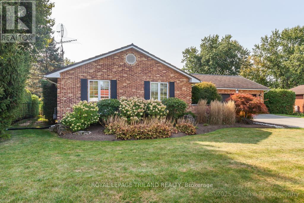 25 Monteith Avenue, Thames Centre, Ontario  N0M 2P0 - Photo 3 - X12399130
