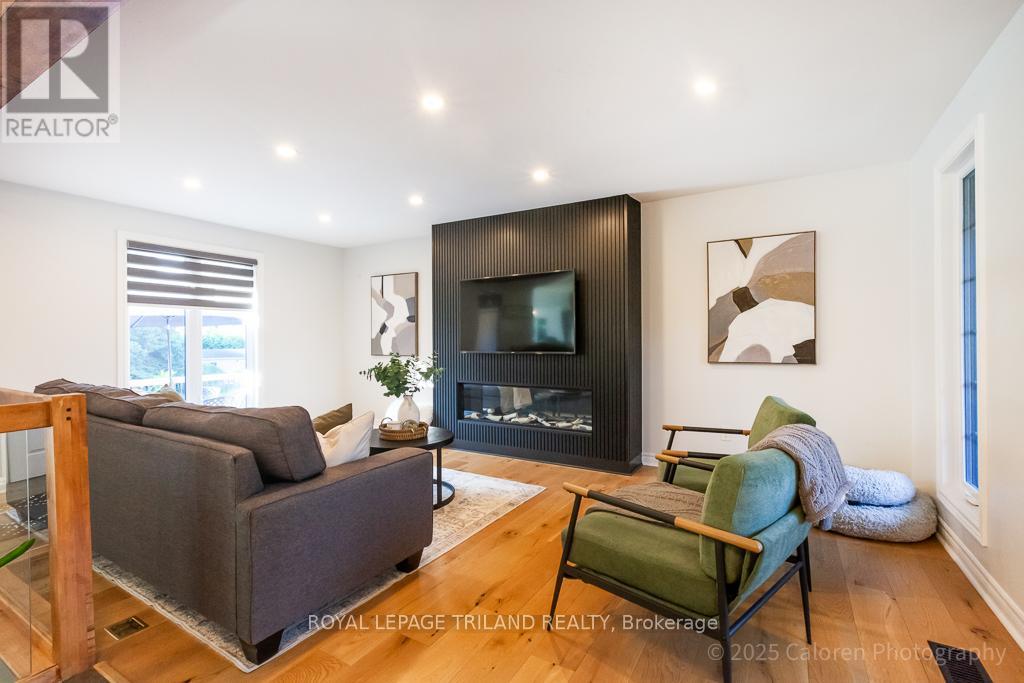 25 Monteith Avenue, Thames Centre, Ontario  N0M 2P0 - Photo 4 - X12399130