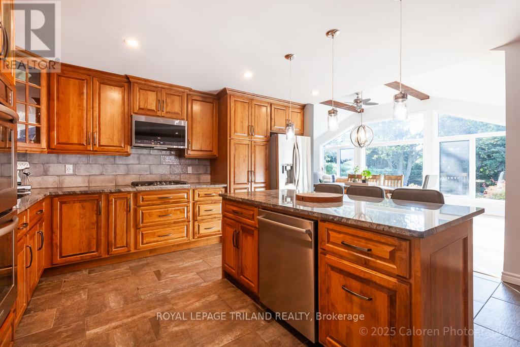 25 Monteith Avenue, Thames Centre, Ontario  N0M 2P0 - Photo 8 - X12399130