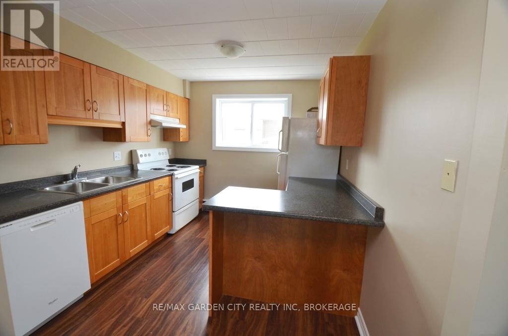 30 Cunningham Street, Thorold, Ontario  L2V 3K8 - Photo 10 - X12399097