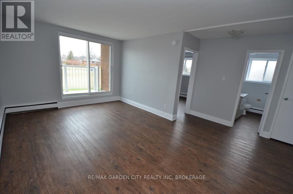 30 Cunningham Street, Thorold, Ontario  L2V 3K8 - Photo 12 - X12399097