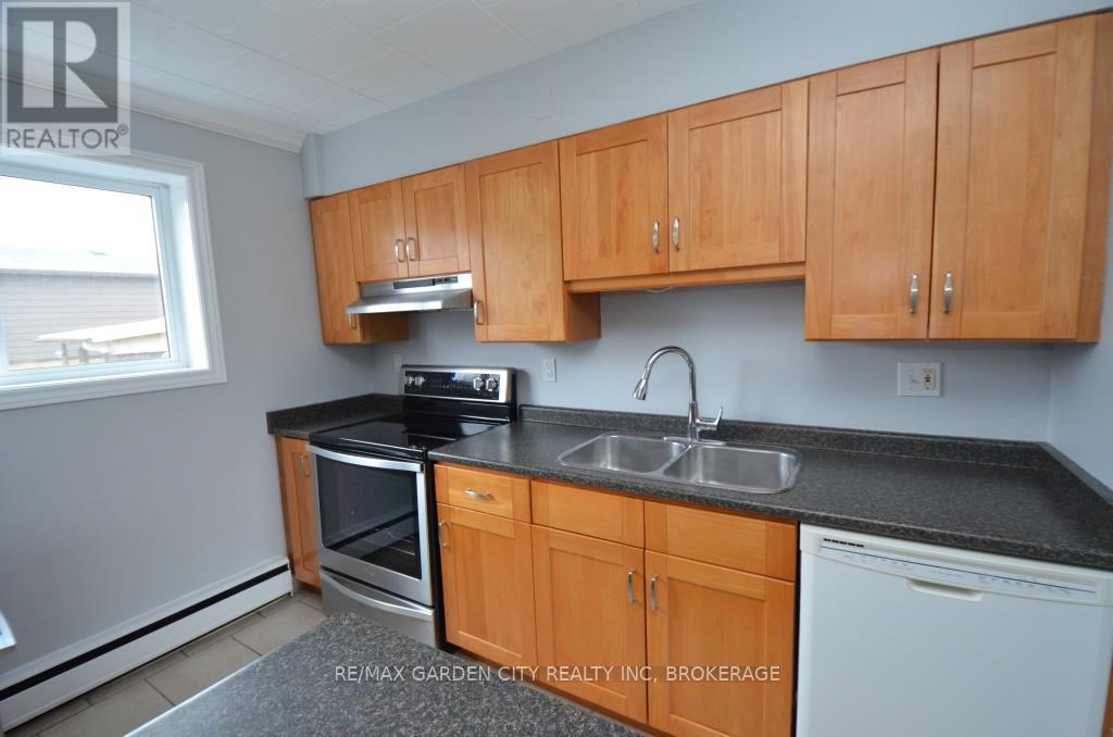 30 Cunningham Street, Thorold, Ontario  L2V 3K8 - Photo 14 - X12399097