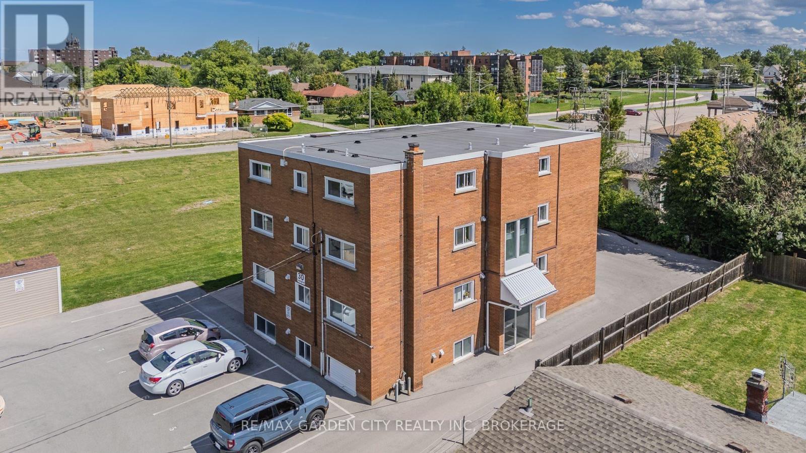 30 Cunningham Street, Thorold, Ontario  L2V 3K8 - Photo 2 - X12399097