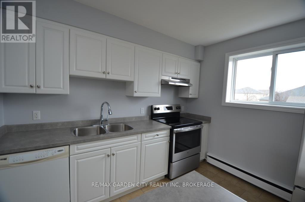 30 Cunningham Street, Thorold, Ontario  L2V 3K8 - Photo 20 - X12399097