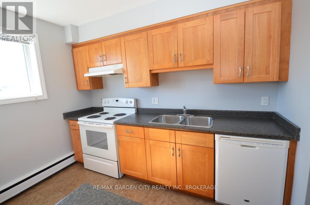 30 Cunningham Street, Thorold, Ontario  L2V 3K8 - Photo 22 - X12399097