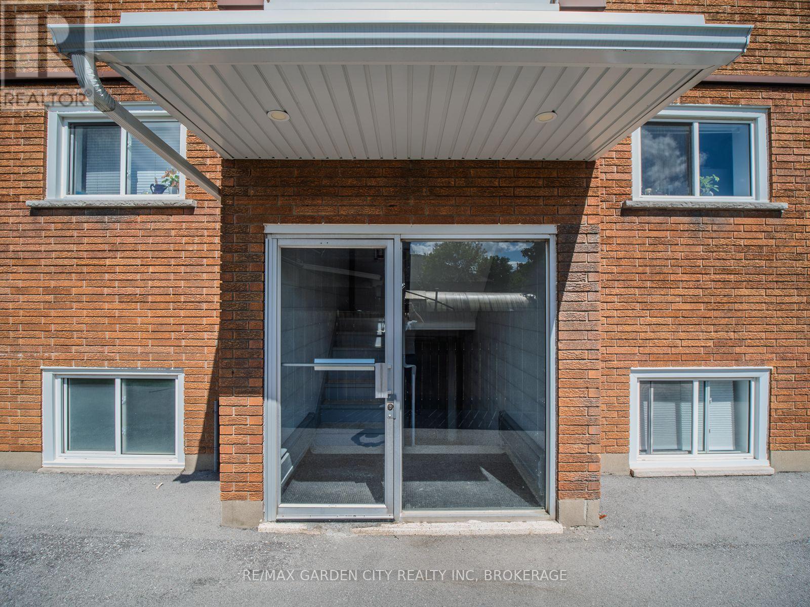30 Cunningham Street, Thorold, Ontario  L2V 3K8 - Photo 3 - X12399097