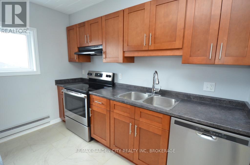 30 Cunningham Street, Thorold, Ontario  L2V 3K8 - Photo 32 - X12399097