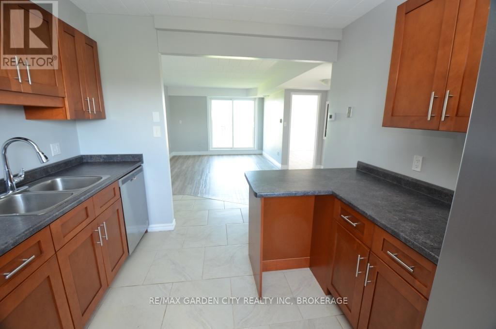 30 Cunningham Street, Thorold, Ontario  L2V 3K8 - Photo 33 - X12399097