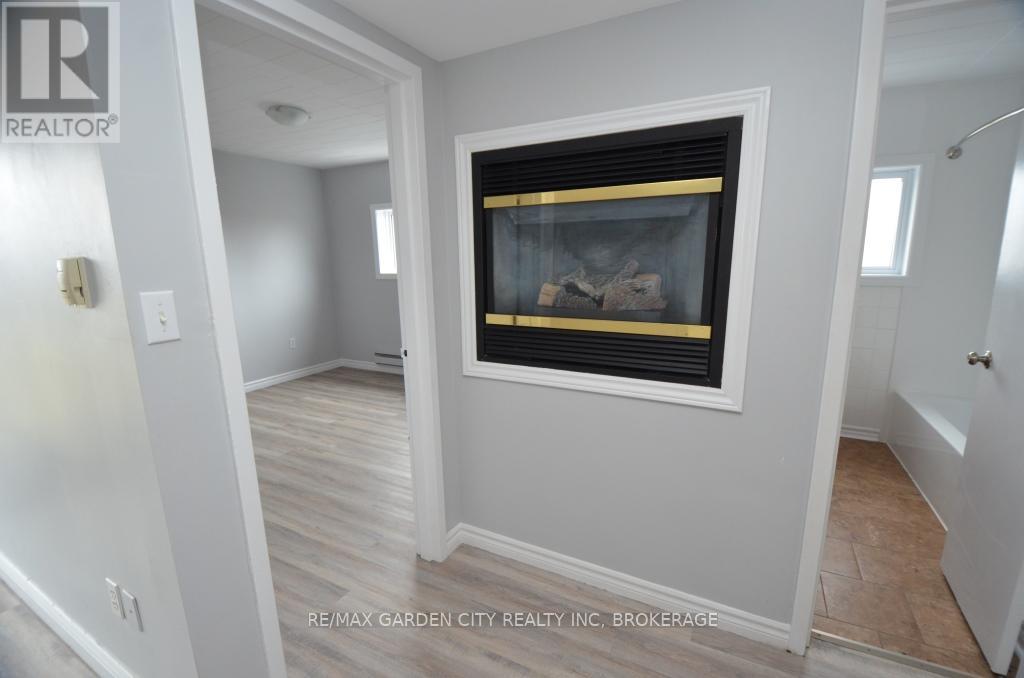 30 Cunningham Street, Thorold, Ontario  L2V 3K8 - Photo 35 - X12399097