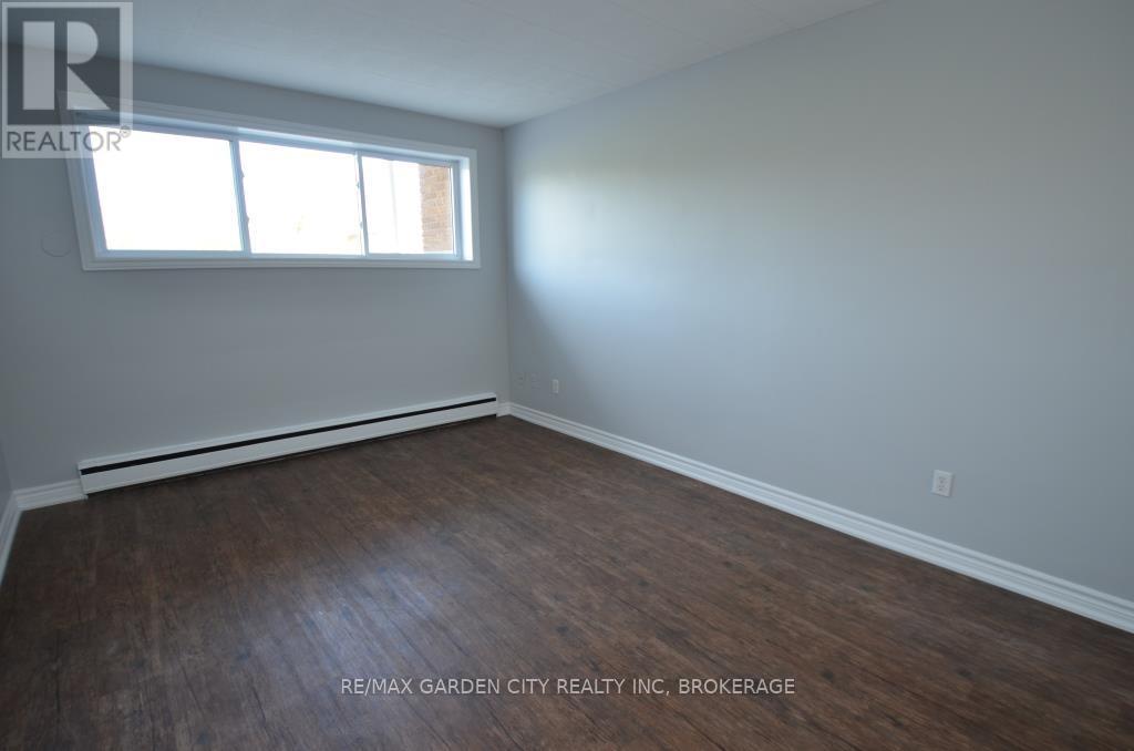 30 Cunningham Street, Thorold, Ontario  L2V 3K8 - Photo 37 - X12399097