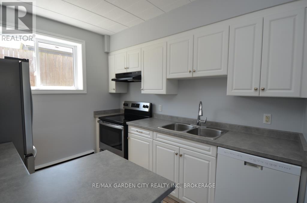 30 Cunningham Street, Thorold, Ontario  L2V 3K8 - Photo 39 - X12399097