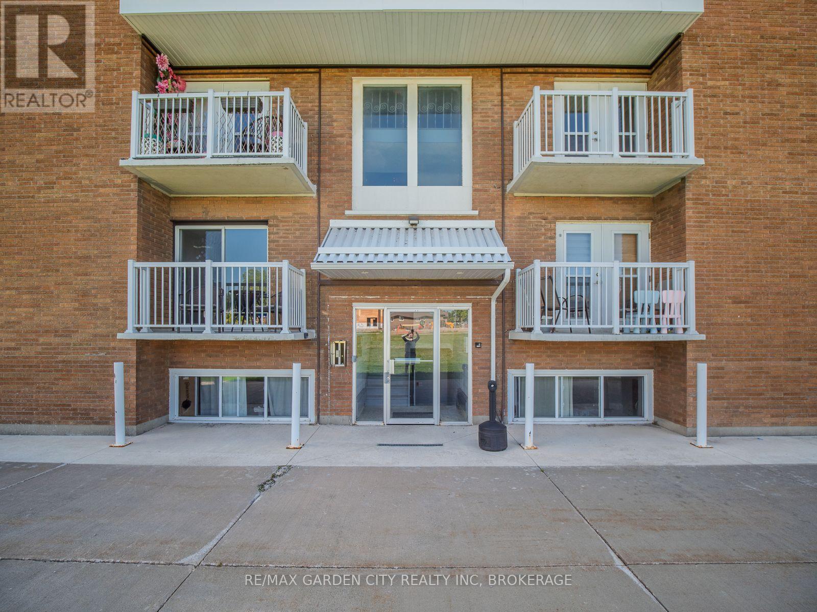 30 Cunningham Street, Thorold, Ontario  L2V 3K8 - Photo 4 - X12399097