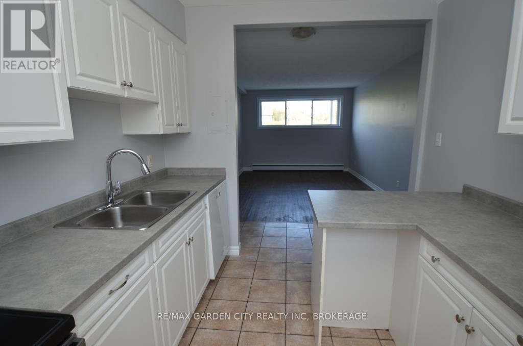 30 Cunningham Street, Thorold, Ontario  L2V 3K8 - Photo 40 - X12399097