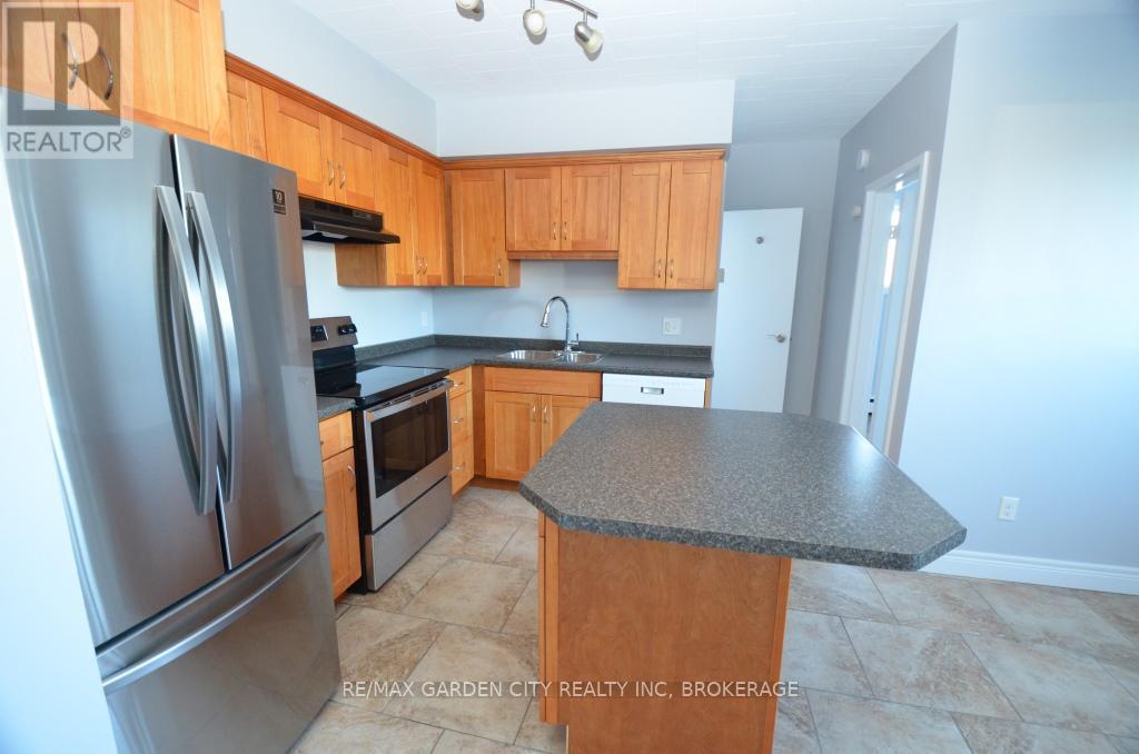 30 Cunningham Street, Thorold, Ontario  L2V 3K8 - Photo 42 - X12399097