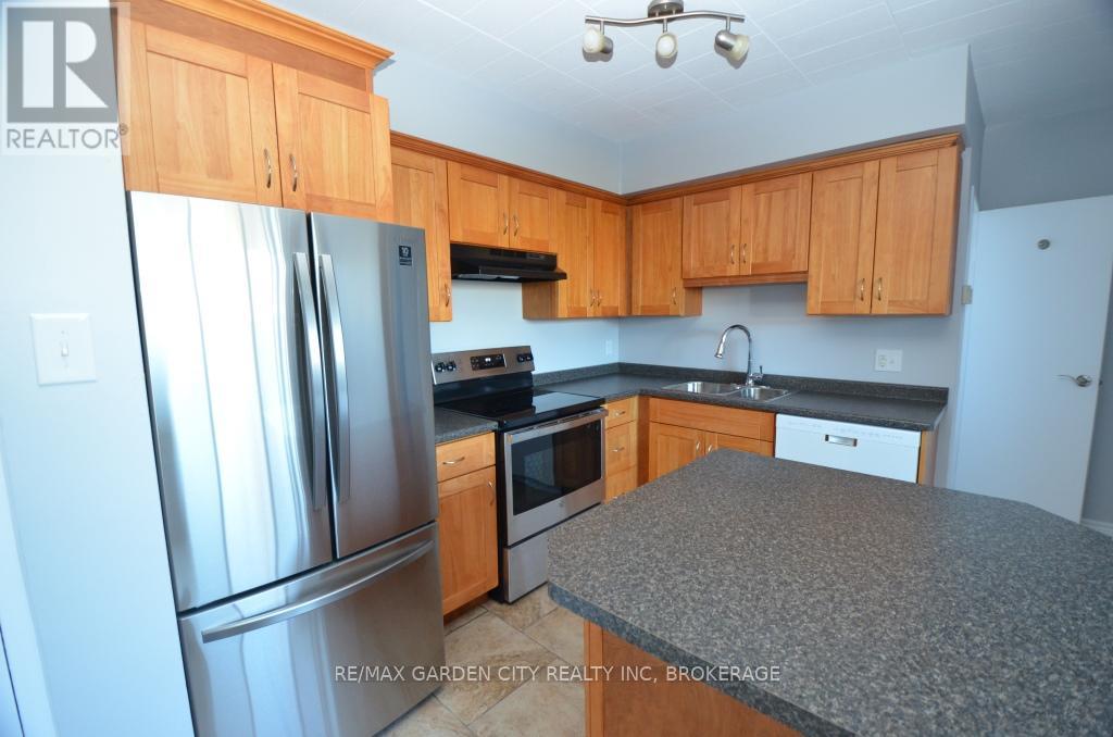 30 Cunningham Street, Thorold, Ontario  L2V 3K8 - Photo 44 - X12399097