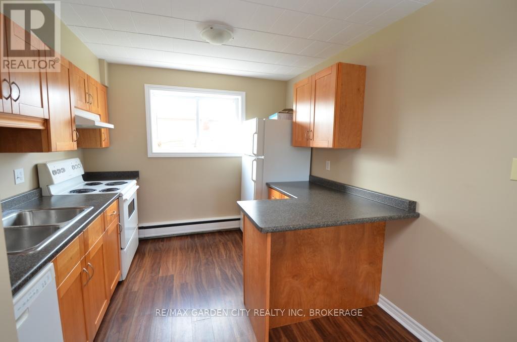 30 Cunningham Street, Thorold, Ontario  L2V 3K8 - Photo 7 - X12399097