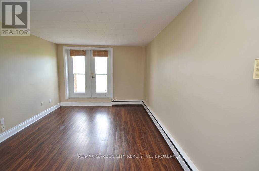 30 Cunningham Street, Thorold, Ontario  L2V 3K8 - Photo 8 - X12399097
