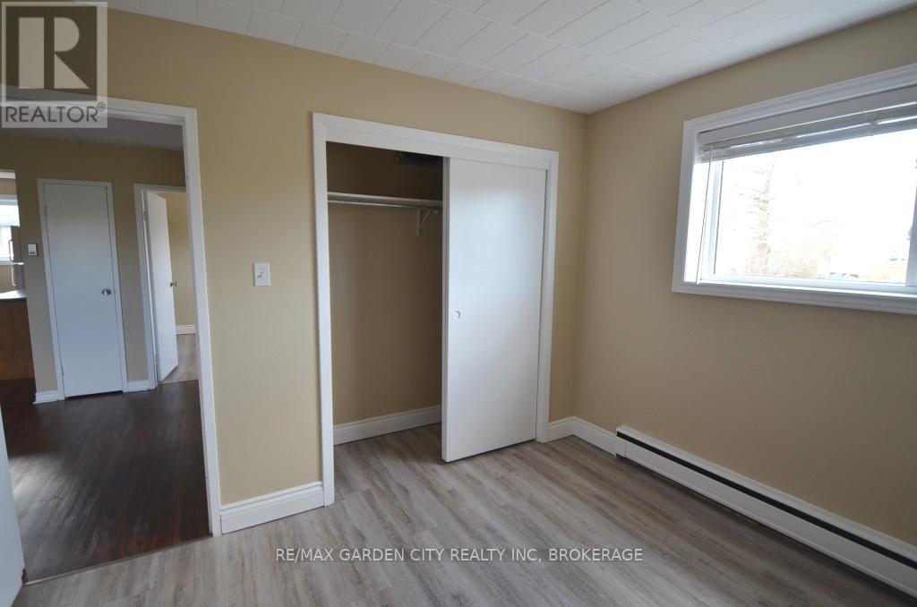 30 Cunningham Street, Thorold, Ontario  L2V 3K8 - Photo 9 - X12399097
