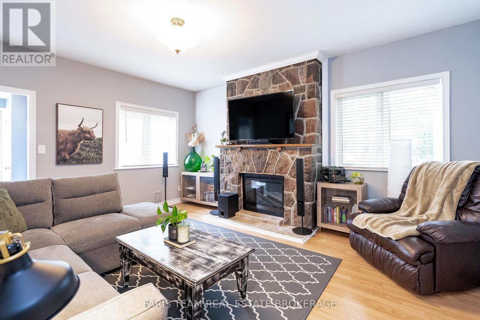 2108 Victoria Street, Innisfil, Ontario  L9S 1K4 - Photo 11 - N12399128