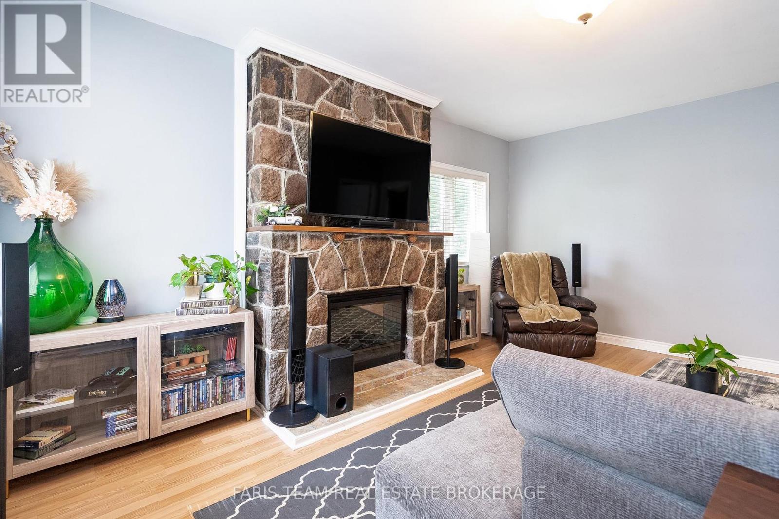 2108 Victoria Street, Innisfil, Ontario  L9S 1K4 - Photo 13 - N12399128