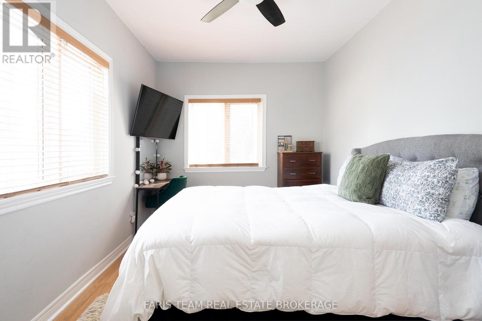 2108 Victoria Street, Innisfil, Ontario  L9S 1K4 - Photo 14 - N12399128