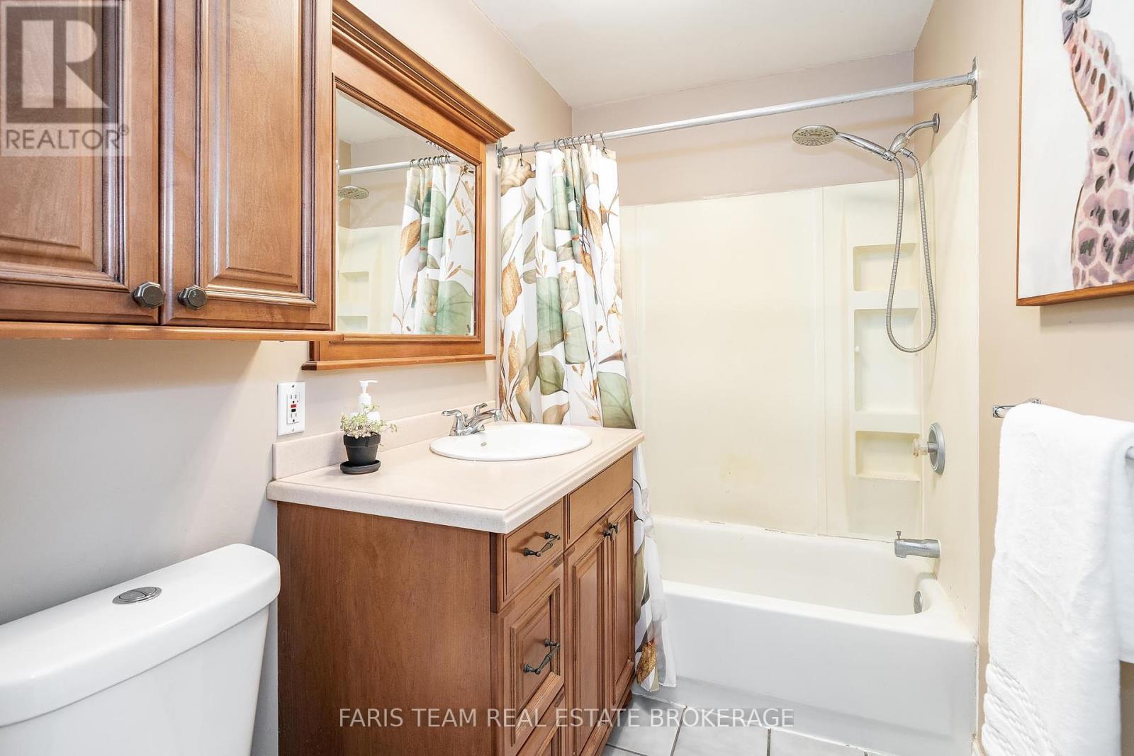 2108 Victoria Street, Innisfil, Ontario  L9S 1K4 - Photo 17 - N12399128