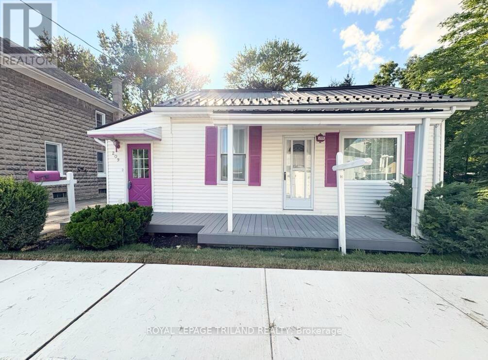 209 Water Street, Lucan Biddulph, Ontario  N0M 2J0 - Photo 1 - X12249756