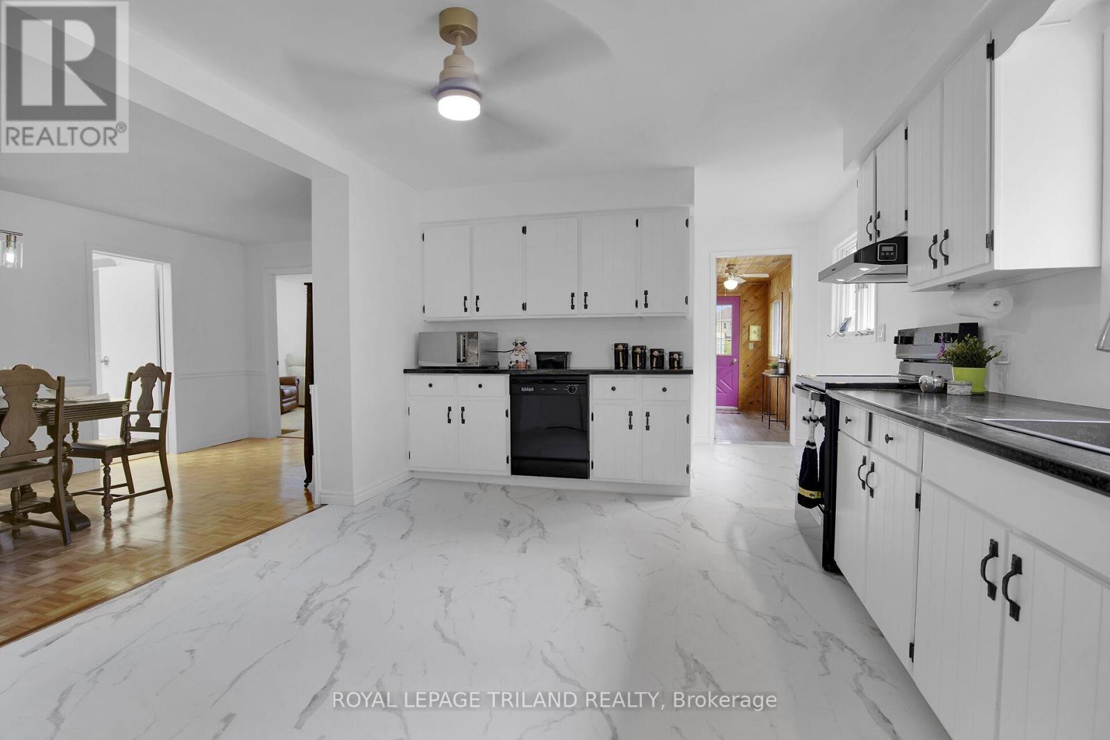 209 Water Street, Lucan Biddulph, Ontario  N0M 2J0 - Photo 4 - X12249756