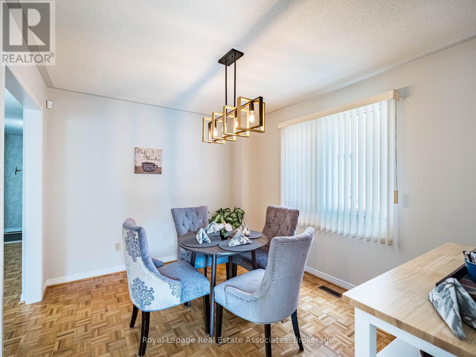 6033 Duford Drive, Mississauga, Ontario  L5V 1A8 - Photo 13 - W12399117