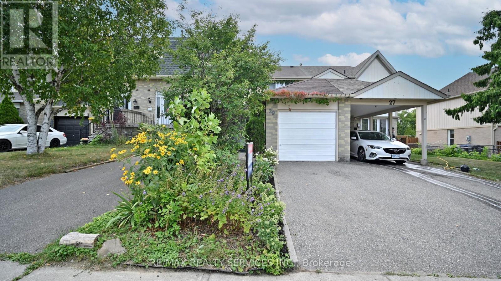 29 Primrose Crescent, Brampton, Ontario  L6Z 1E1 - Photo 3 - W12396531