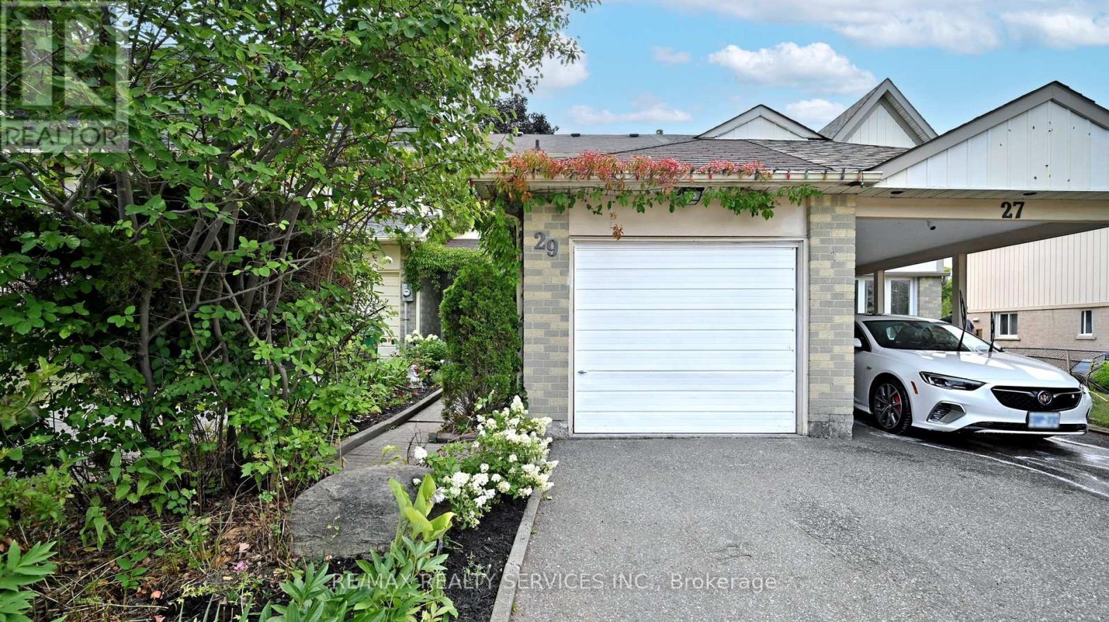29 Primrose Crescent, Brampton, Ontario  L6Z 1E1 - Photo 4 - W12396531