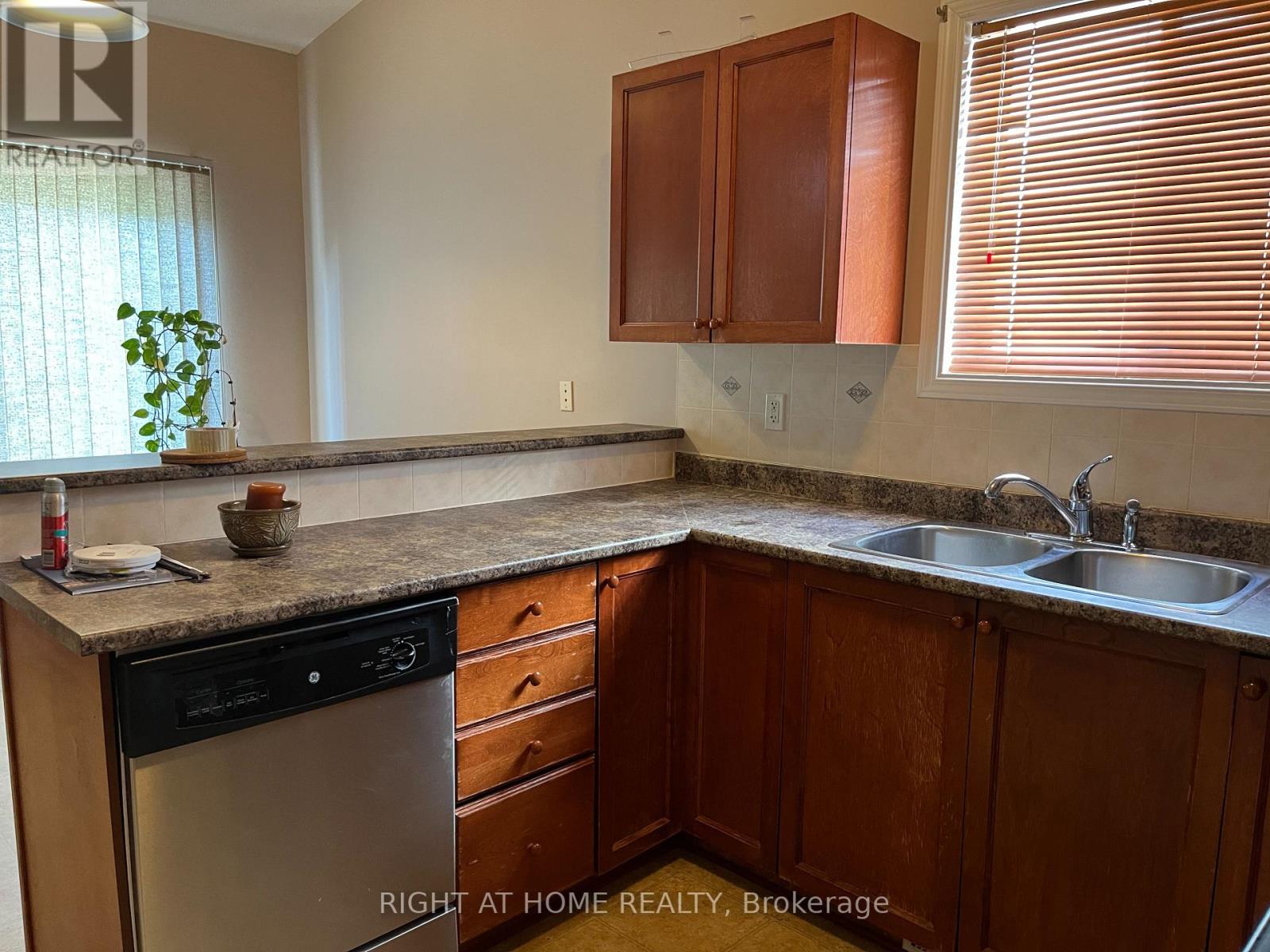 270 Deercroft Avenue, Ottawa, Ontario  K2J 5B8 - Photo 13 - X12399142