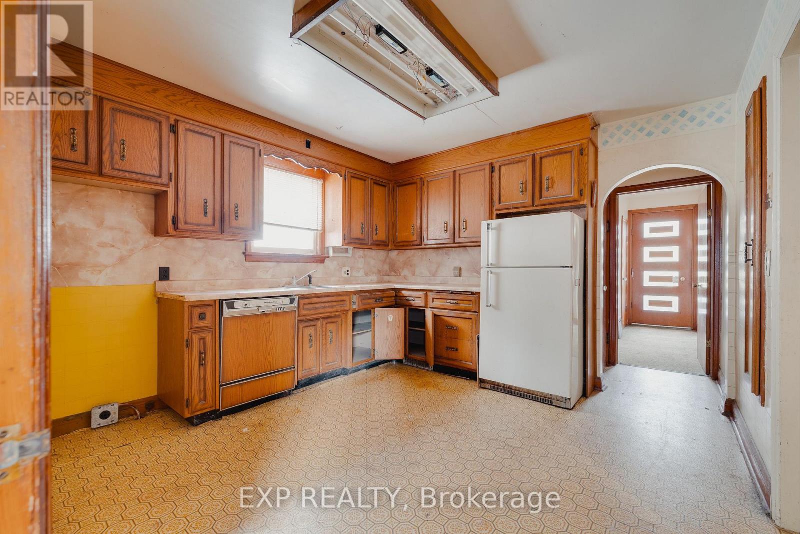 Property at 563 WELLINGTON STREET N image 3