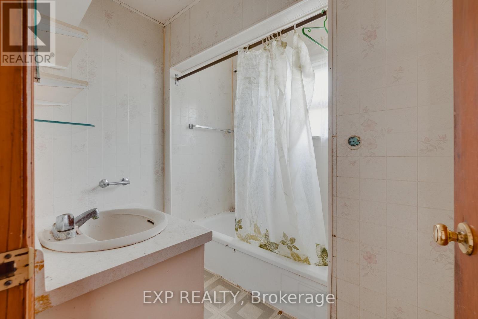 Property at 563 WELLINGTON STREET N image 5