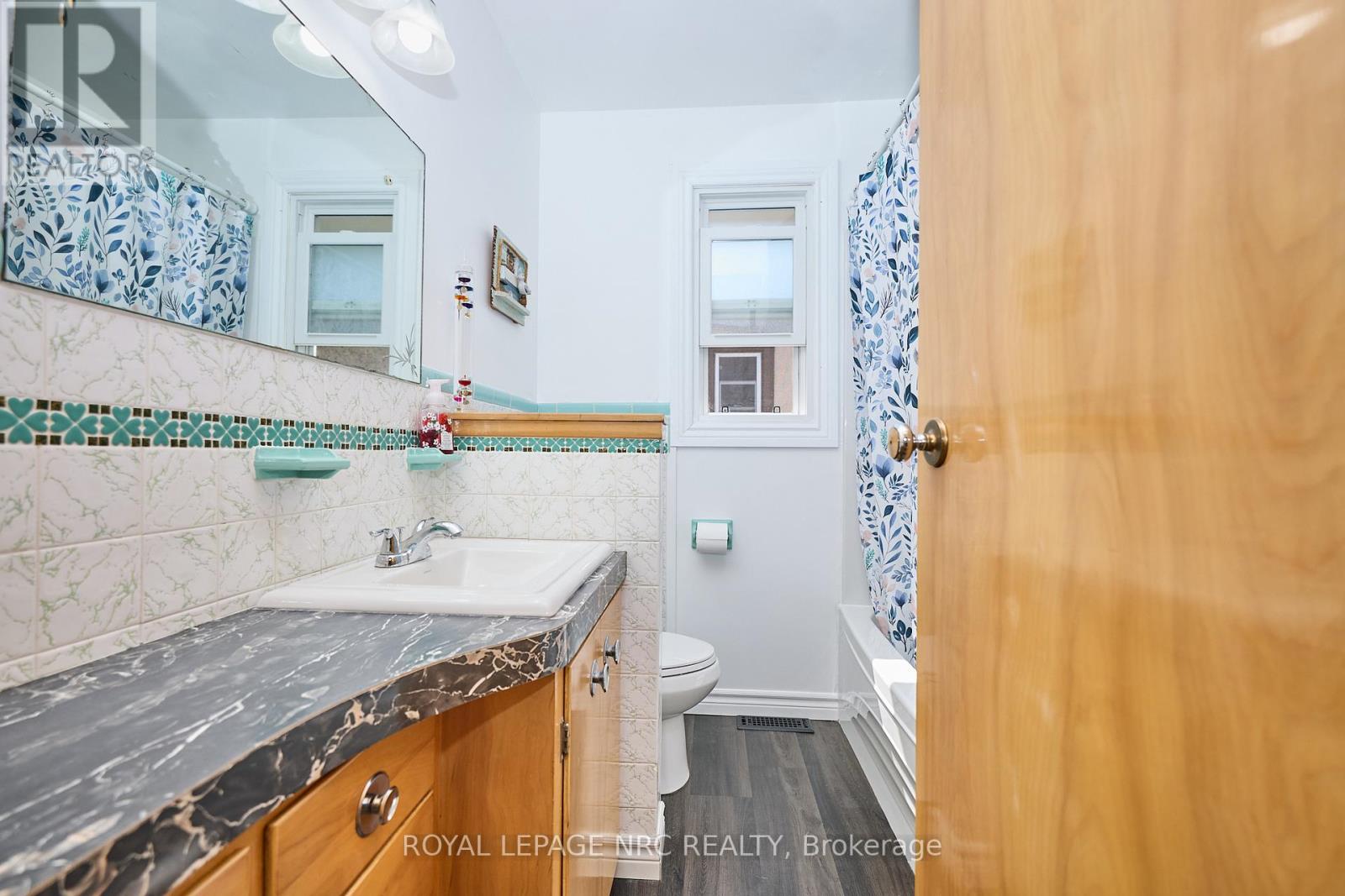 53 Concord Avenue, St. Catharines, Ontario  L2M 5N7 - Photo 10 - X12399136