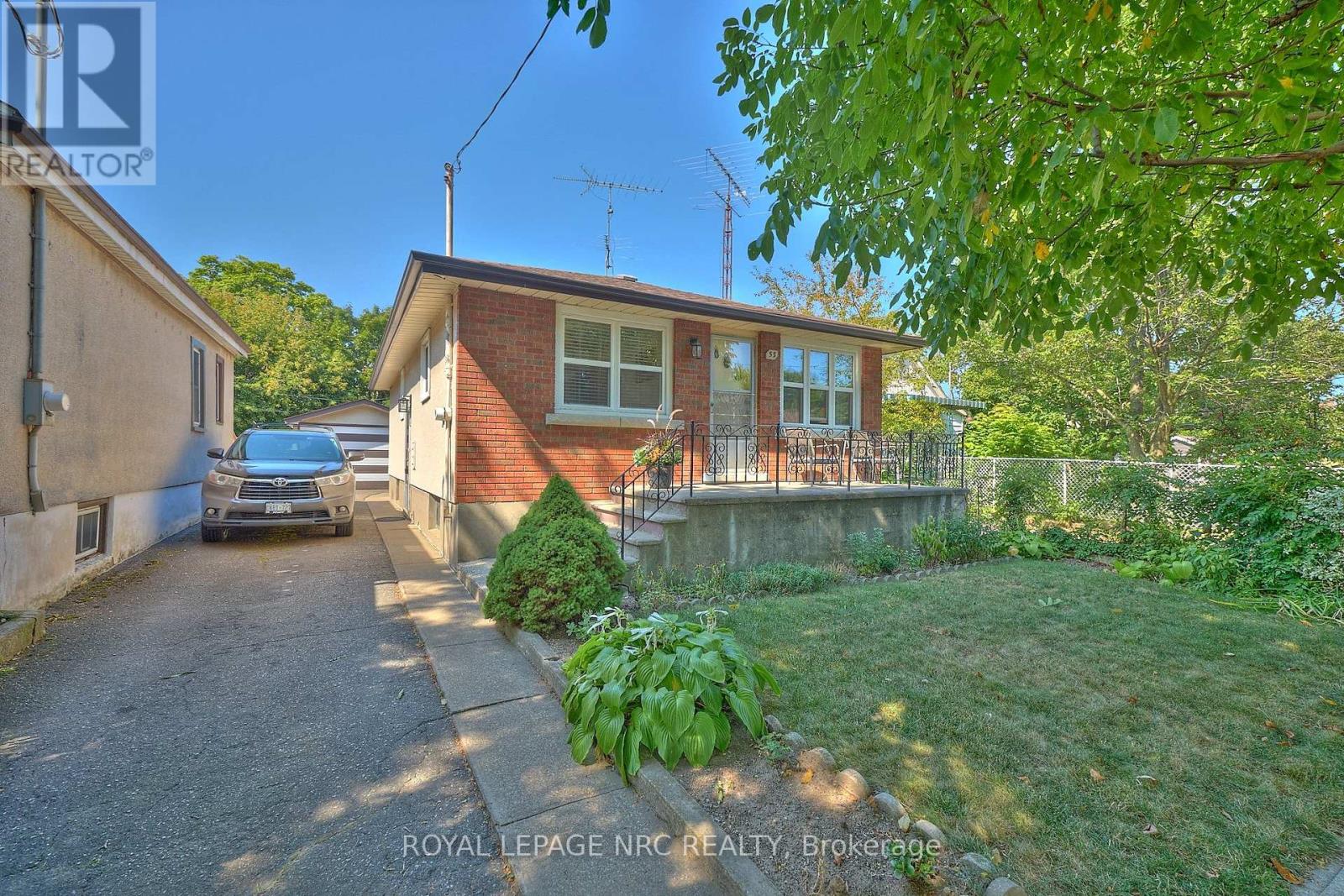 53 Concord Avenue, St. Catharines, Ontario  L2M 5N7 - Photo 3 - X12399136