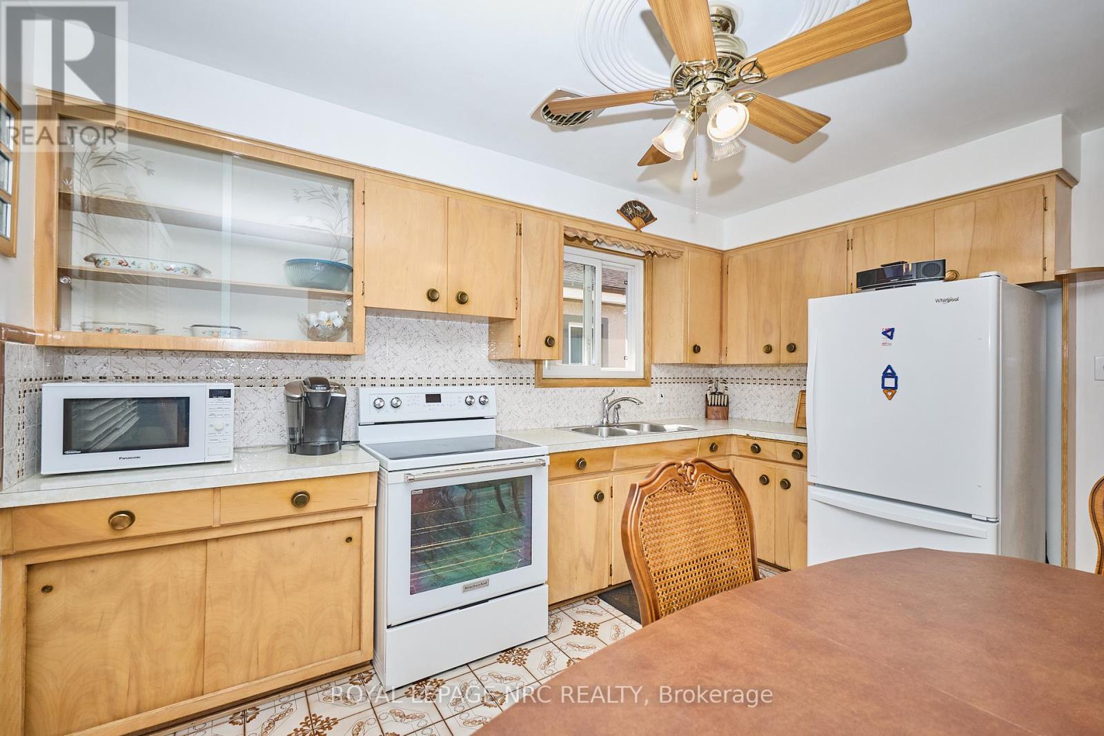 53 Concord Avenue, St. Catharines, Ontario  L2M 5N7 - Photo 8 - X12399136
