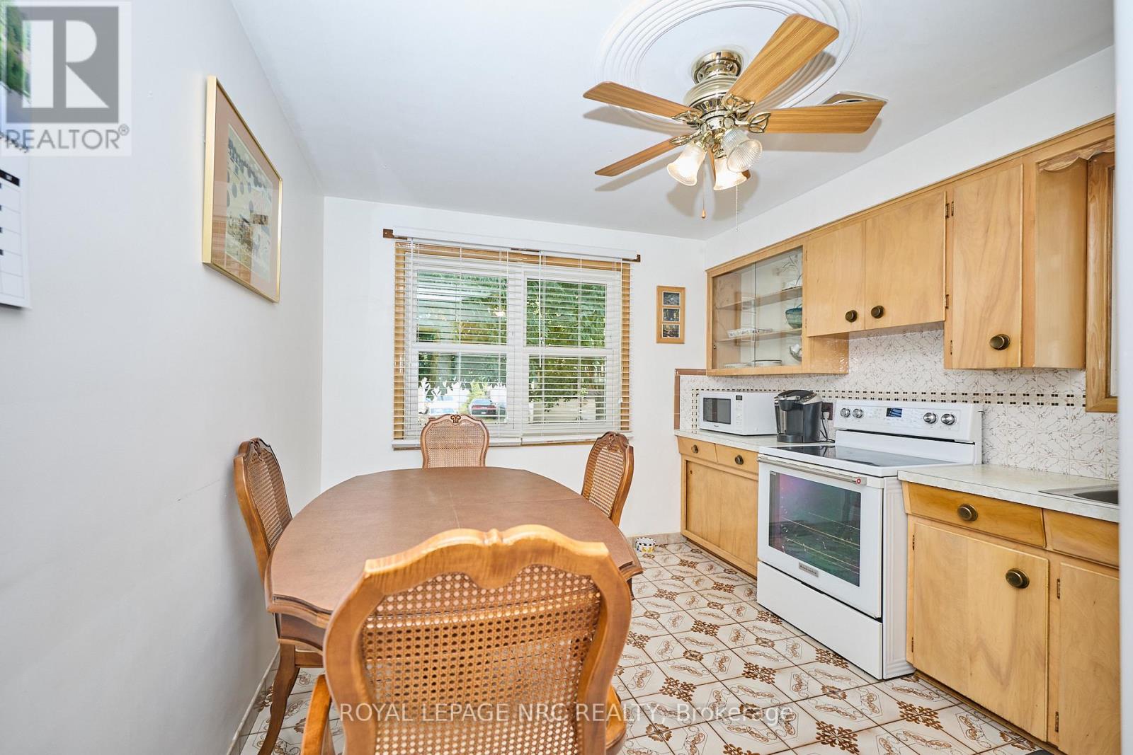 53 Concord Avenue, St. Catharines, Ontario  L2M 5N7 - Photo 9 - X12399136