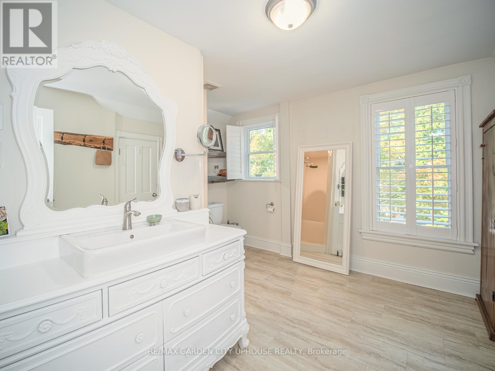 26 Mountain Street, Grimsby, Ontario  L3M 3K1 - Photo 20 - X12399139