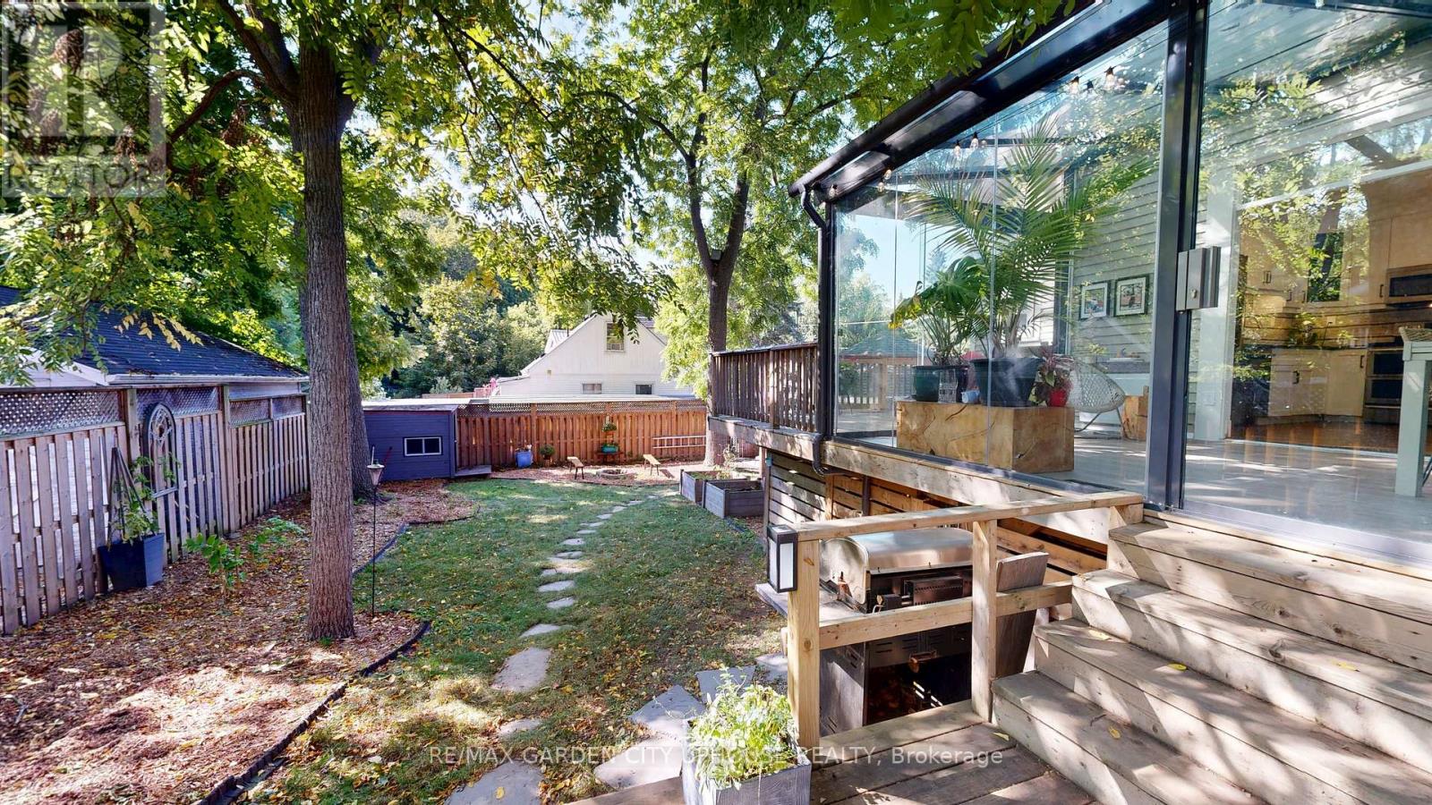 26 Mountain Street, Grimsby, Ontario  L3M 3K1 - Photo 28 - X12399139