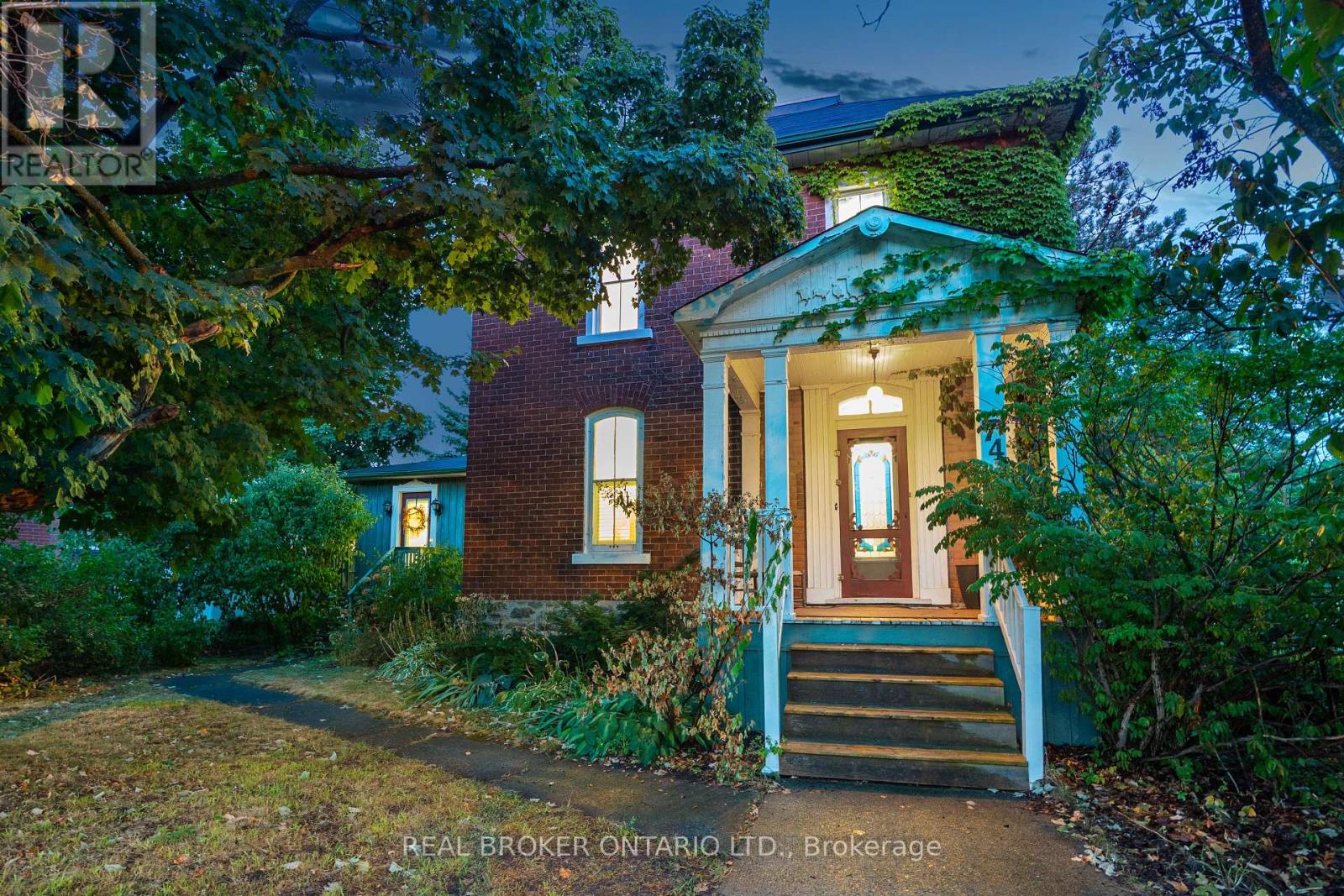 74 Lake Avenue W, Carleton Place, Ontario  K7C 1L6 - Photo 3 - X12398877