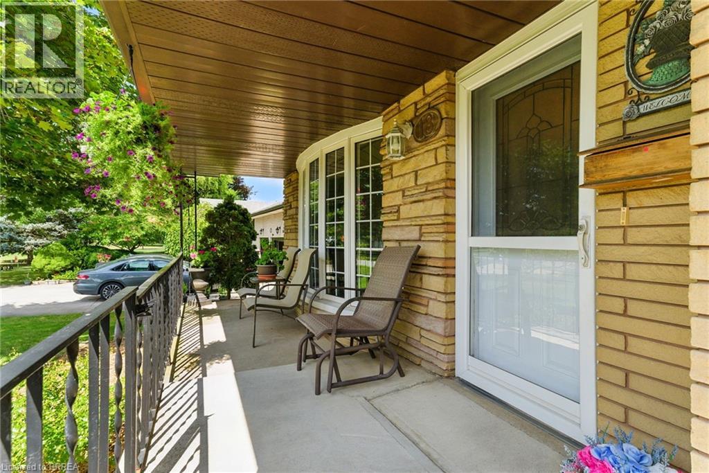 Property at 18 ALGONQUIN Avenue image 3