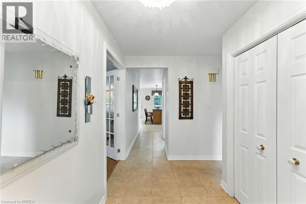 Property at 18 ALGONQUIN Avenue image 5